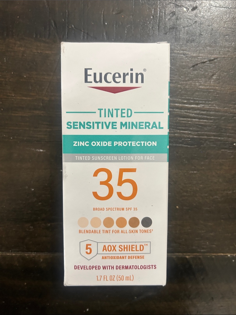 Tinted Sensitive Mineral SPF 35 Sunscreen - Tinted (White/Teal)